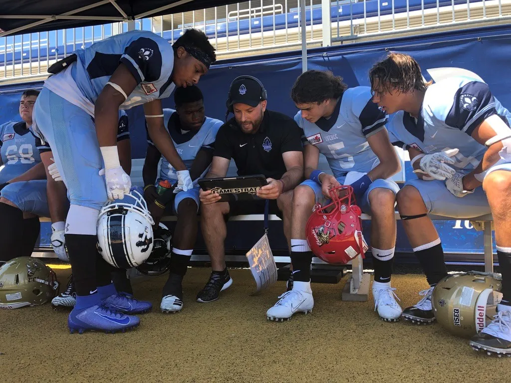 team-quebec-sideline-replay-ipad-players-and-coach